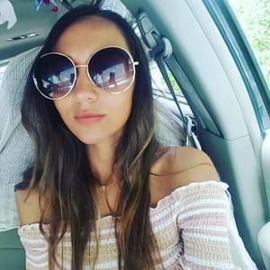 Meet your Posher, Deena